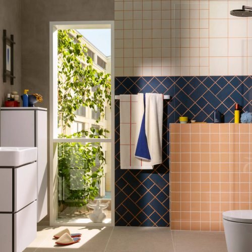 activera-zesis-xilesa_blue-bathroom-ambiance_16x9